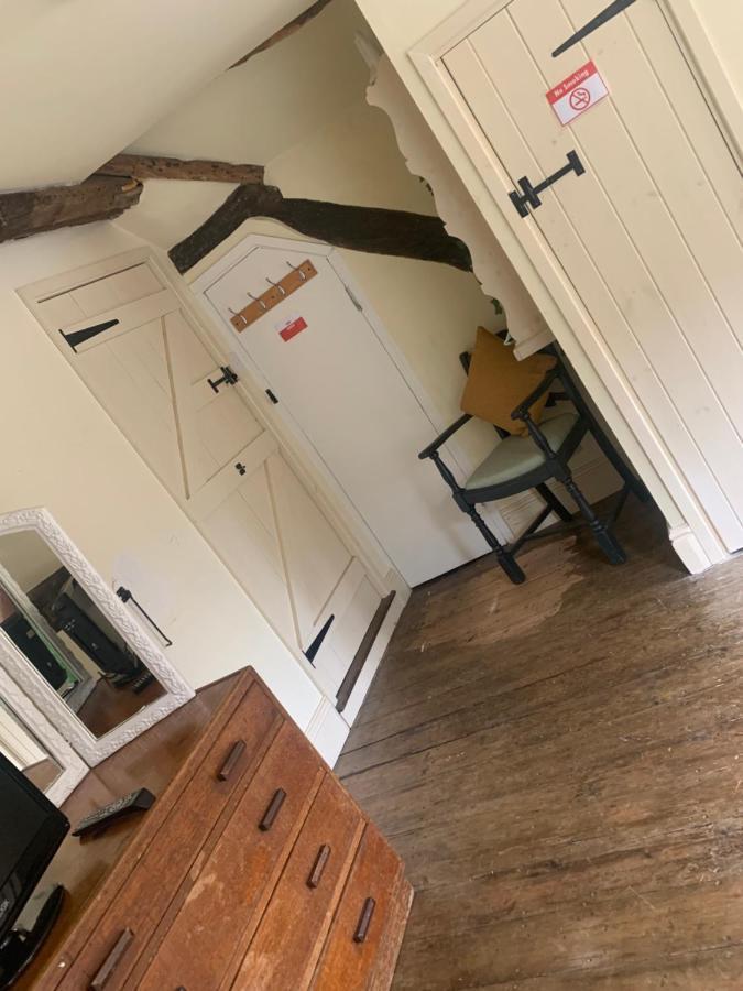 Becs Apartment Лиоминстър Екстериор снимка