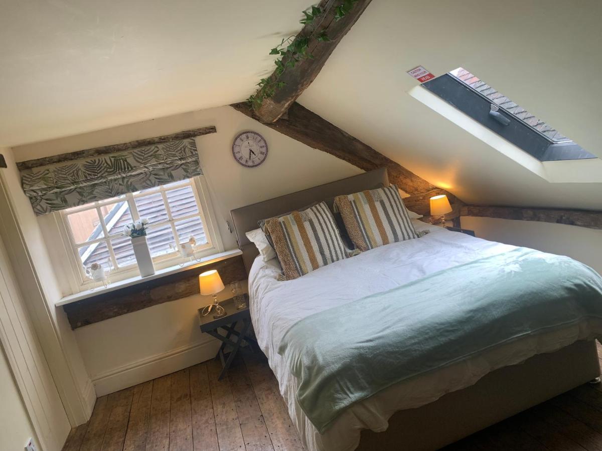 Becs Apartment Лиоминстър Екстериор снимка